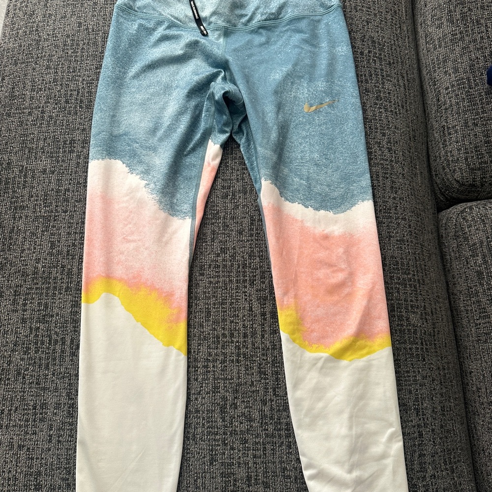 Nike Womems Blue and Pink ombré colored Leggings